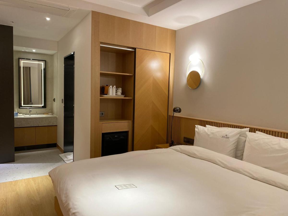 Hotel Avenue Changwon Esterno foto
