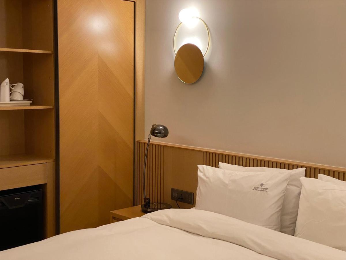 Hotel Avenue Changwon Esterno foto