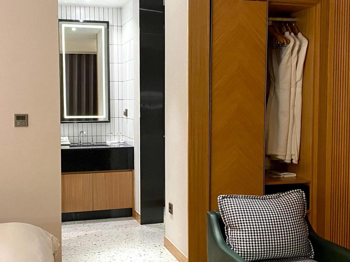Hotel Avenue Changwon Esterno foto