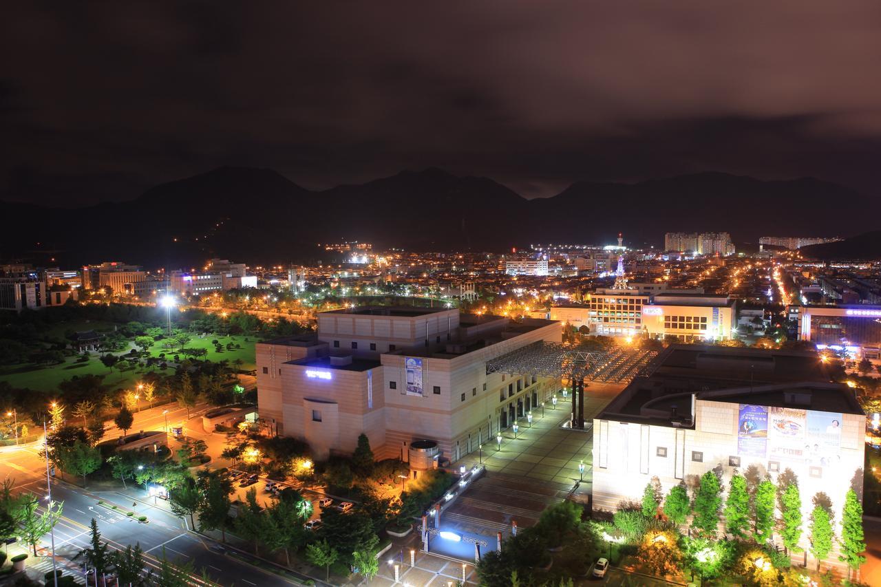 Hotel Avenue Changwon Esterno foto
