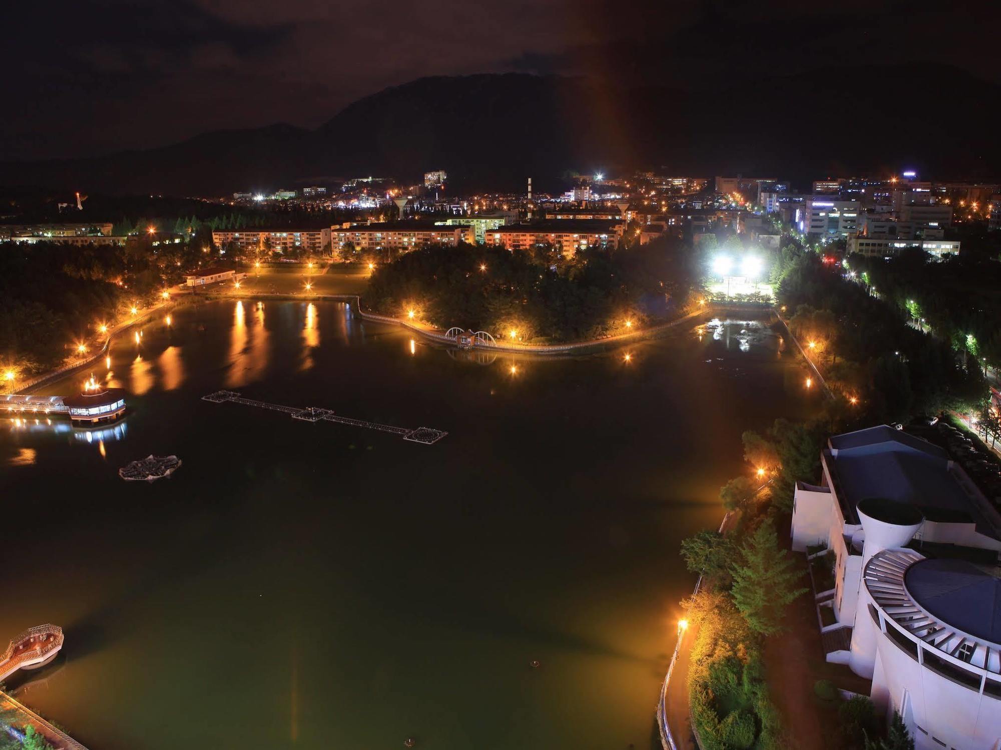 Hotel Avenue Changwon Esterno foto