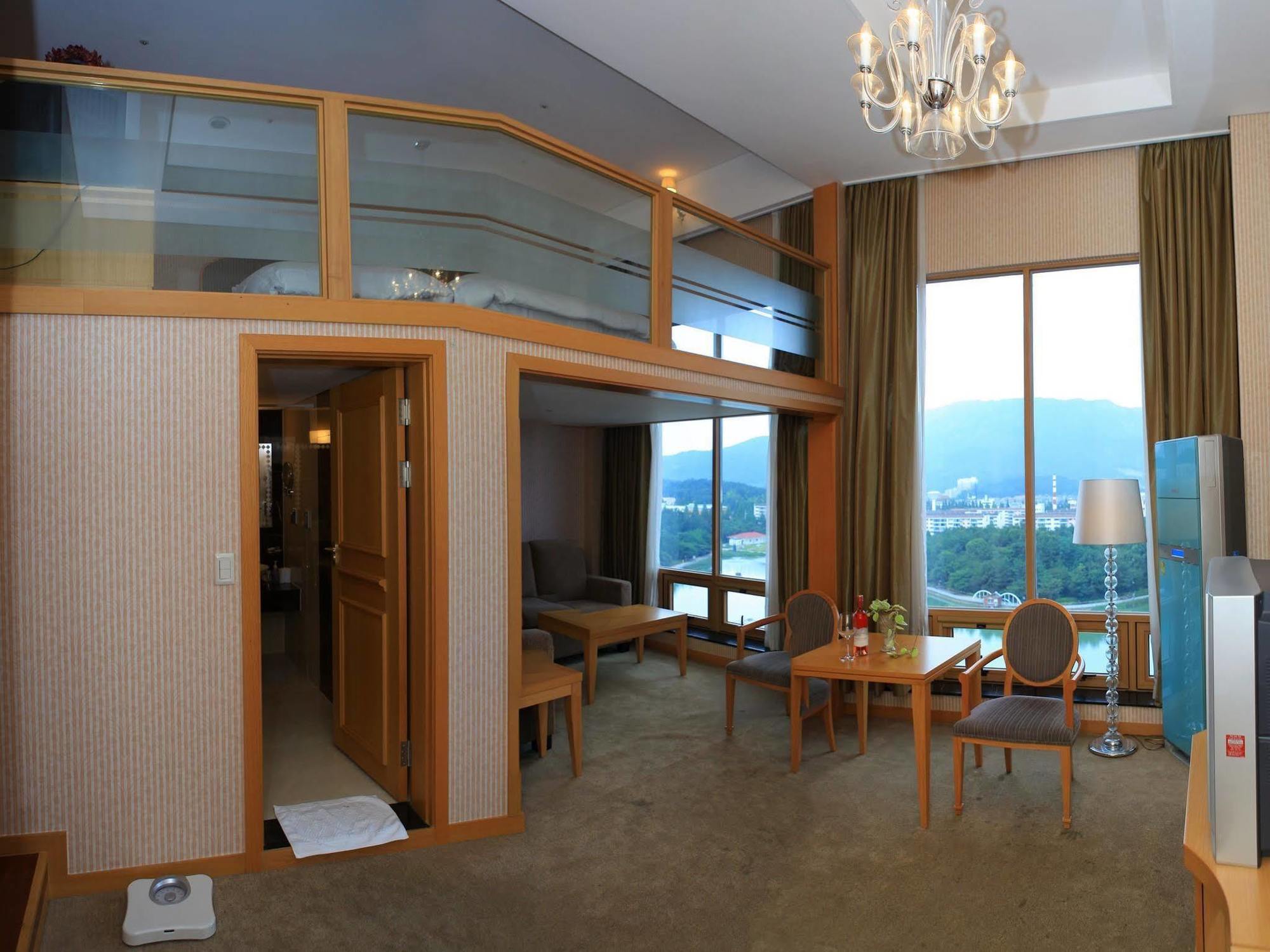 Hotel Avenue Changwon Esterno foto