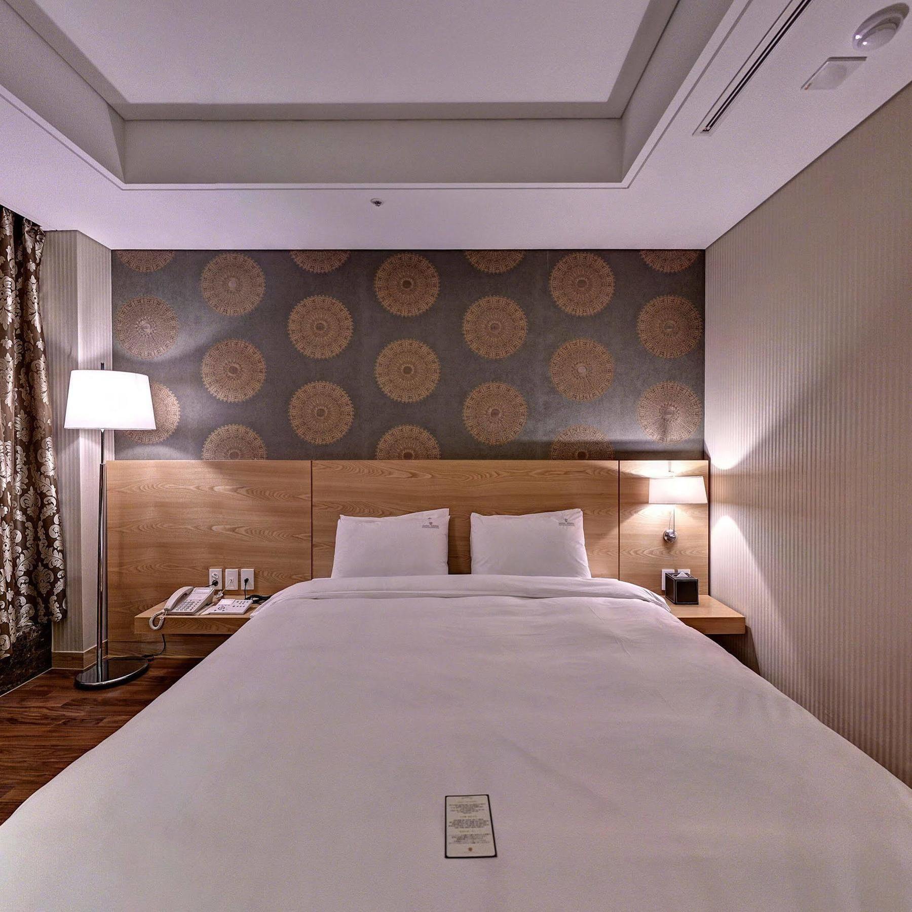 Hotel Avenue Changwon Esterno foto