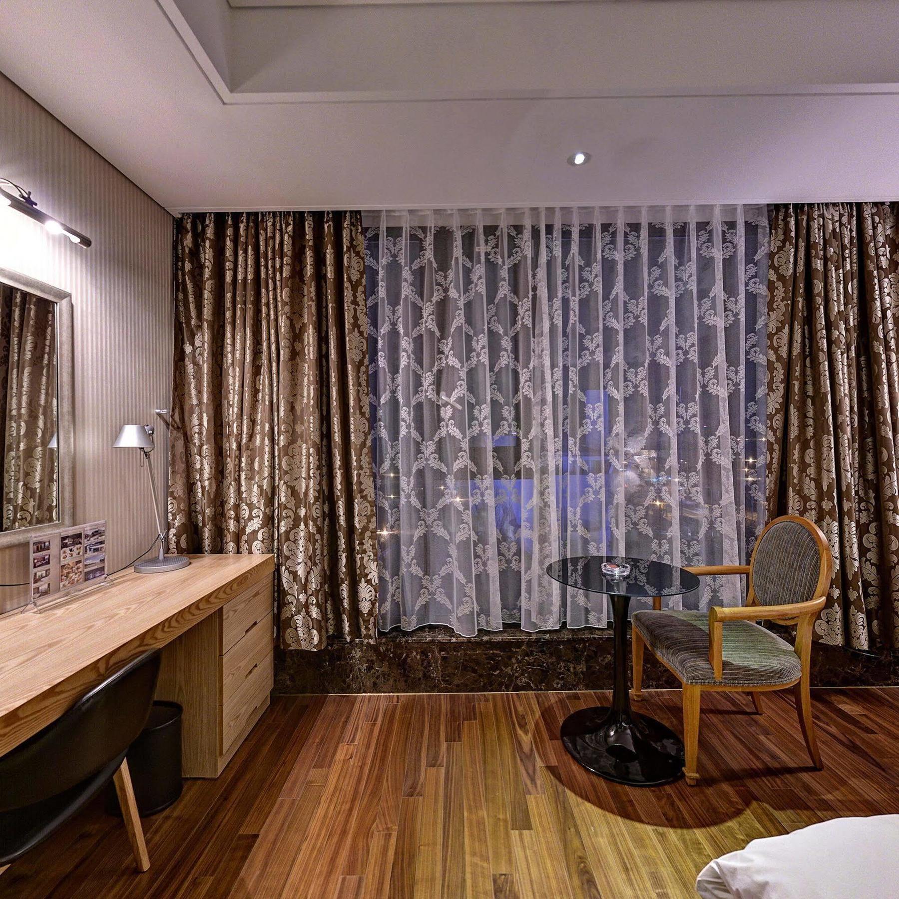 Hotel Avenue Changwon Esterno foto