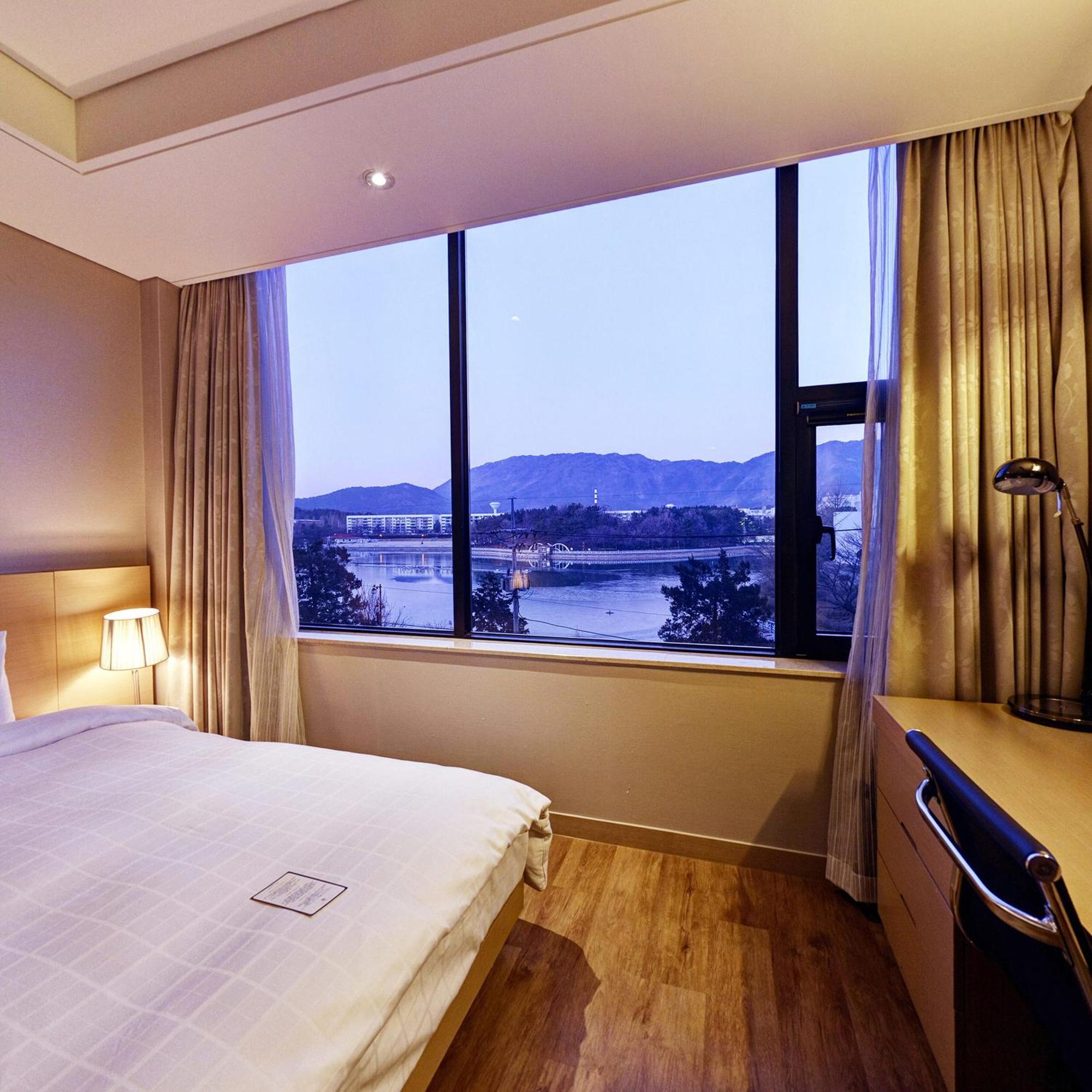 Hotel Avenue Changwon Esterno foto