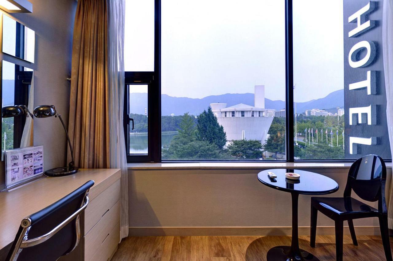 Hotel Avenue Changwon Esterno foto
