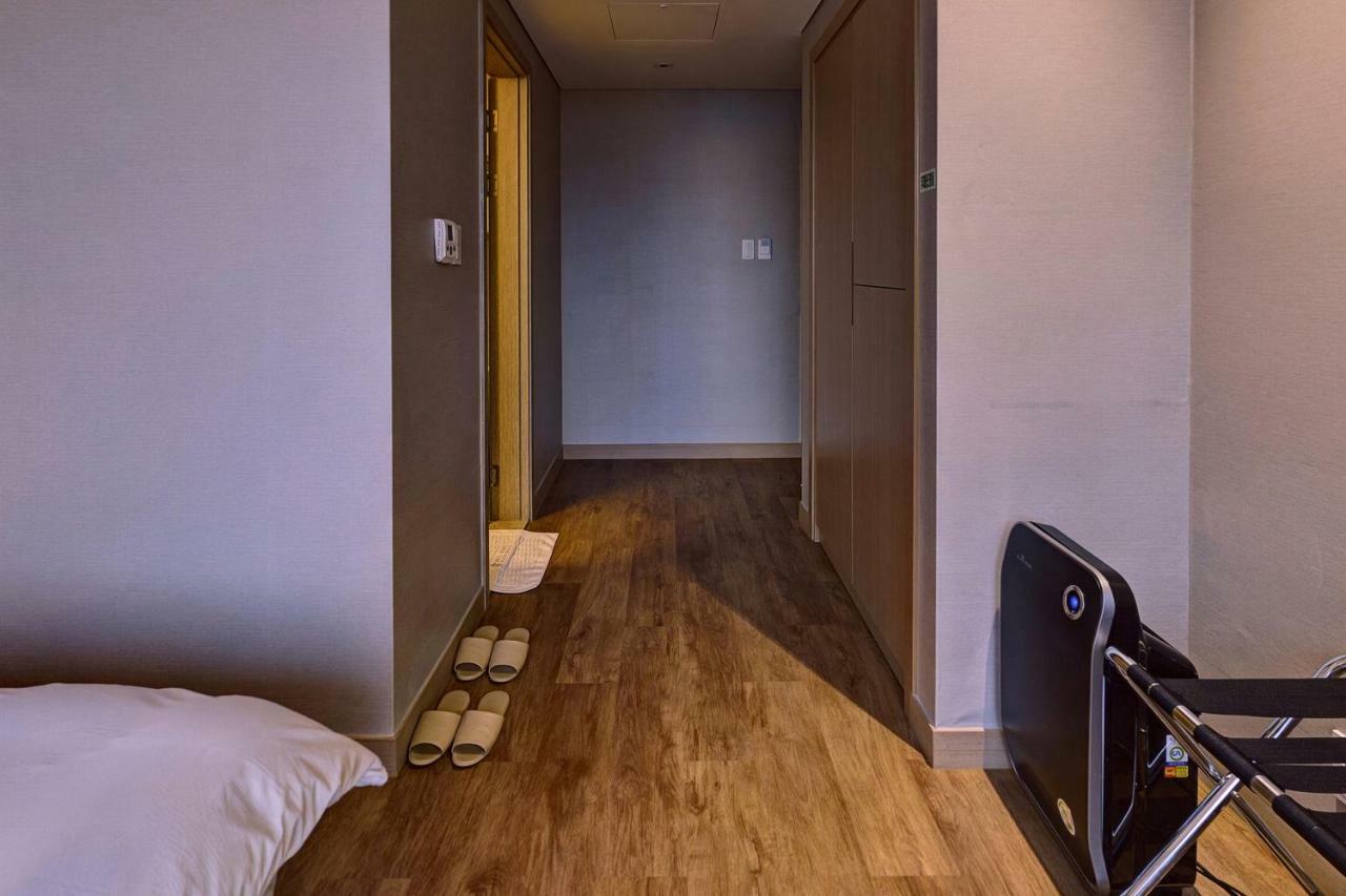Hotel Avenue Changwon Esterno foto